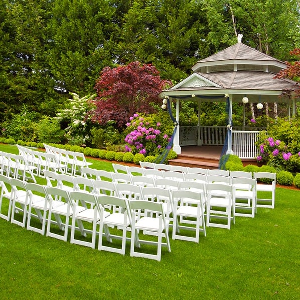 los baños de renta para fiestas cuentan con suministros como papel higiénico y jabón